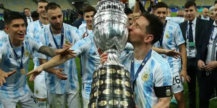 Messi Angkat Trofi Di Final Copa America Penuh Kekacauan